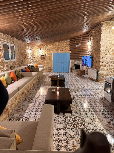 Chalet with Private Pool – Sejoud Jezzine