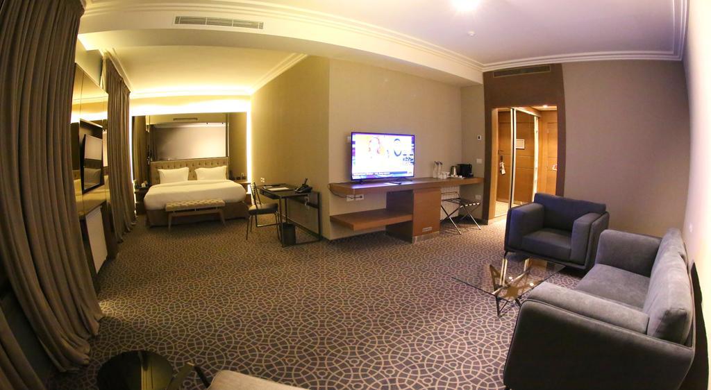 Deluxe Suite