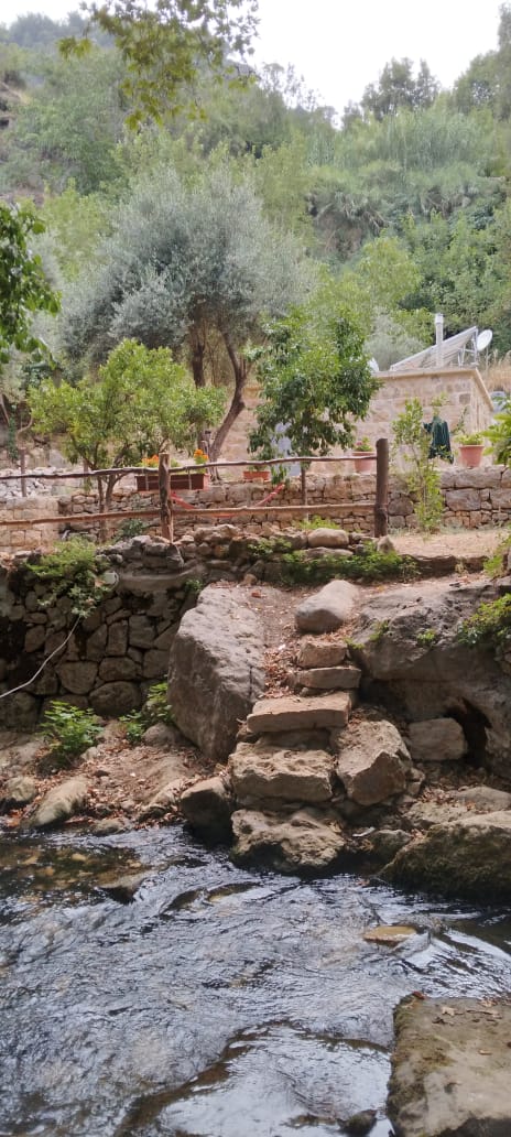 Stone Guesthouse with River Access – Jdeideh, El Chouf