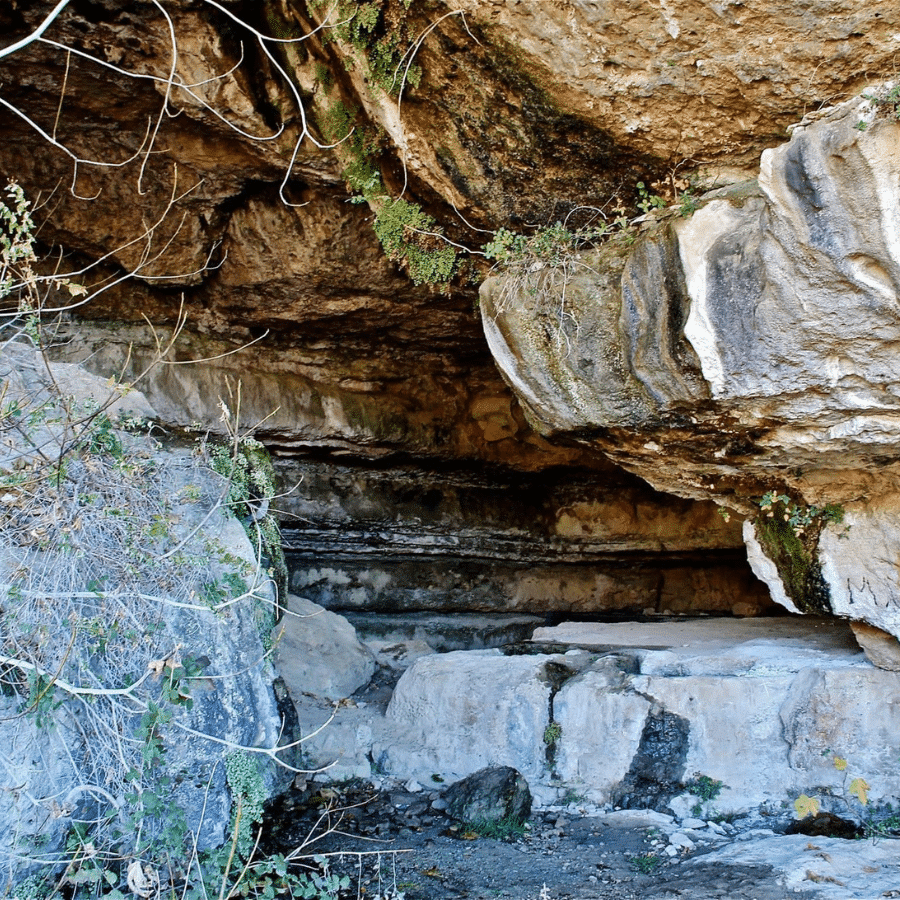 Rweiss Grotto