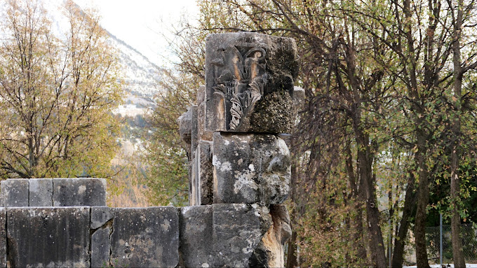 Yanouh Roman Temple