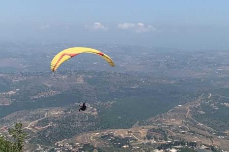 Paragliding in Eqleem el Tuffeh