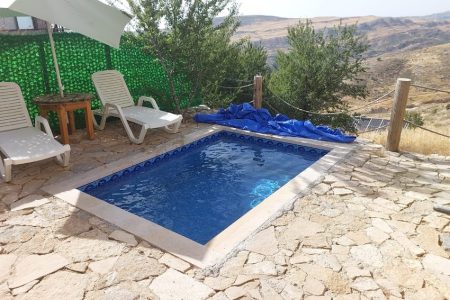 Ward – private pool